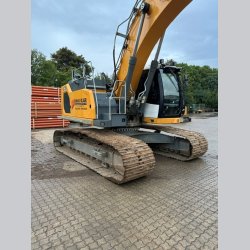 Liebherr R926 G8 - Fyldt med udstyr