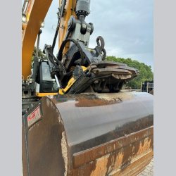 Liebherr R926 G8 - Fyldt med udstyr