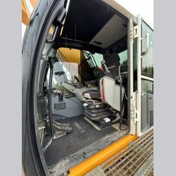 Liebherr R926 G8 - Fyldt med udstyr